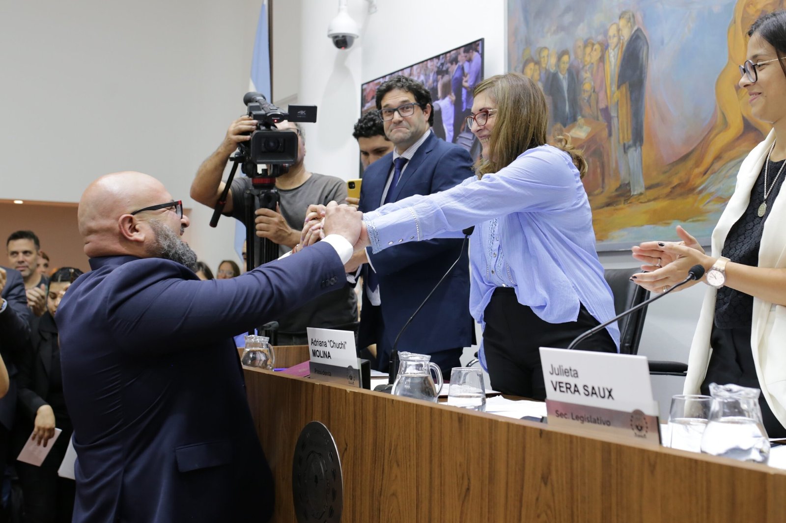 La presidente del Concejo tomó juramento a Carlos Suárez.